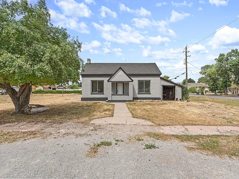 697 N 200 W — Photo 25