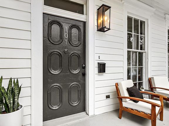 2nd image of 2907 Prytania St #101