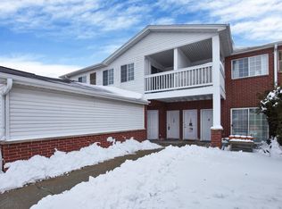 8400 Lexington Pl APT 12, Pleasant Prairie, WI 53158
