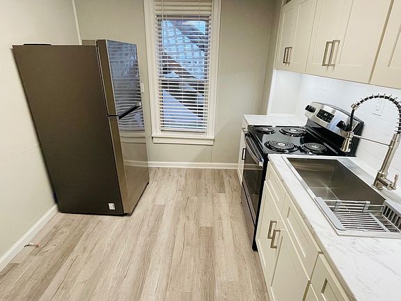 5th image of 11 W Burd St #1