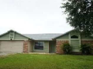 2810 Falling Leaves Dr, Valrico, FL 33596