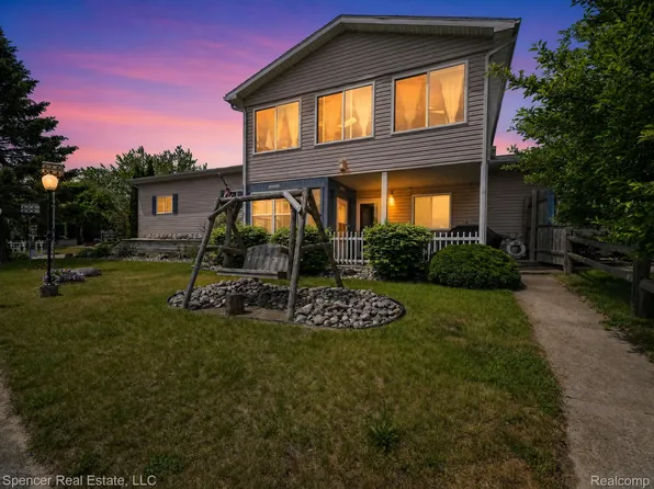 103 Harbor St, Oscoda, MI 48750