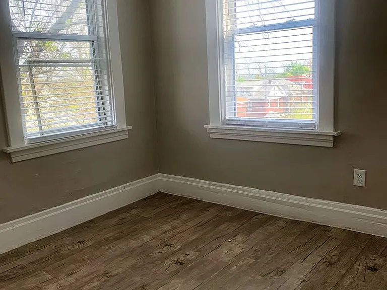 2838 Broadway Ave — Photo 14