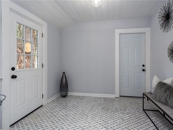 4th image of 1423 W Smith St