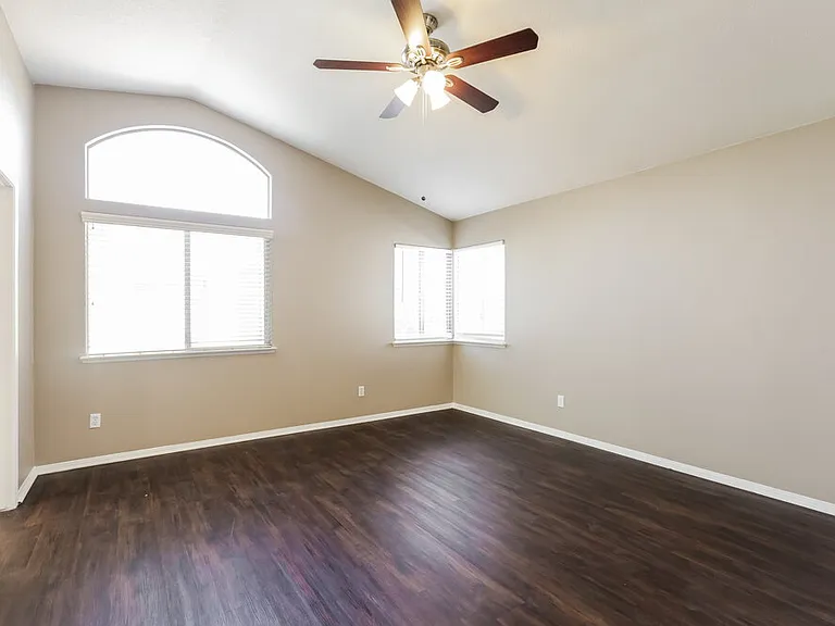 2317 Homeland St — Photo 11
