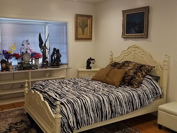 5th image of 7412 Balboa Blvd #1