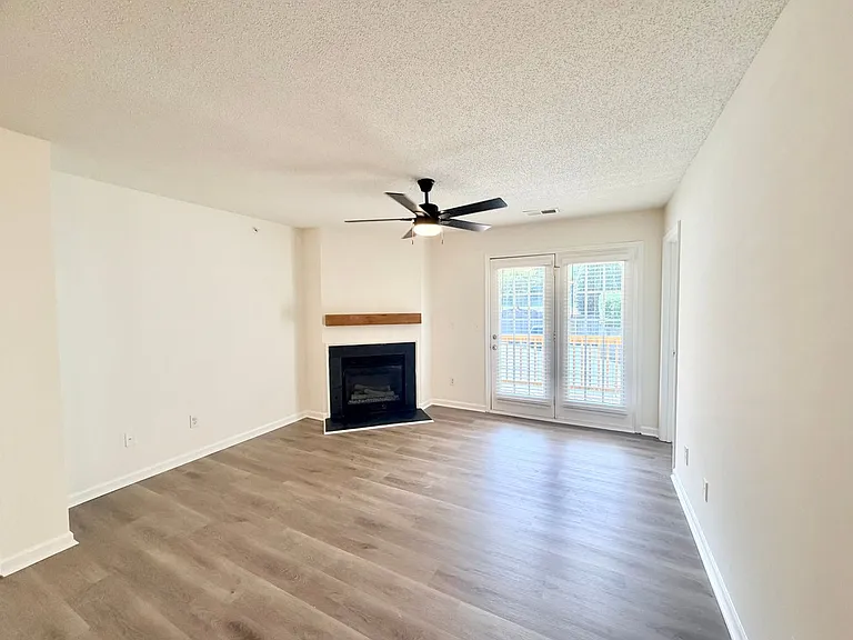 Lakeview Apartments — Photo 5