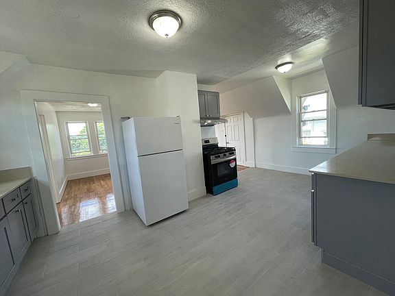 2nd image of 83 Hobart St #83