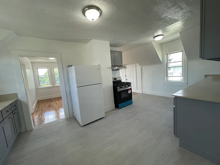 83 Hobart St #83 — Photo 2