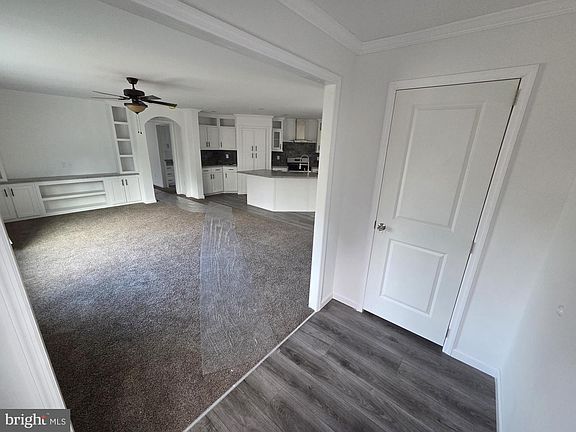 3rd image of 9 Hillside Dr
