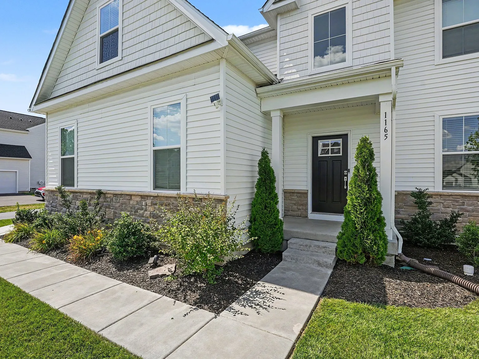4 bed, 3.5 bath, 3777 sqft, $4,200 — Photo 4