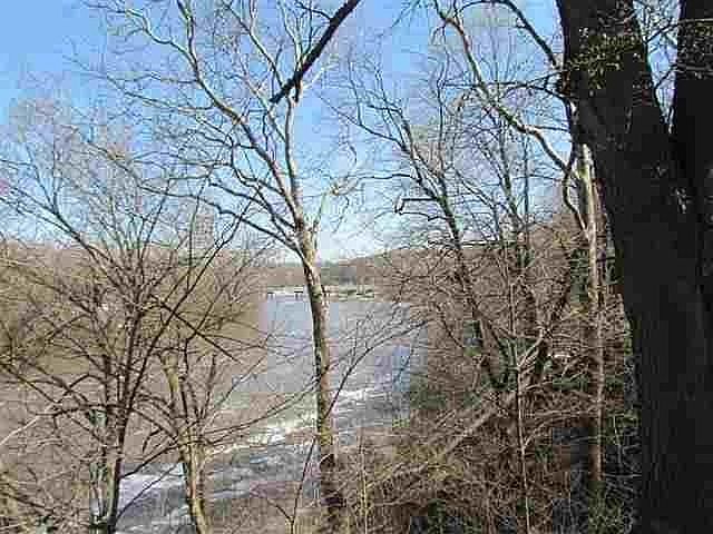 1st image of 1824 Royal Oaks Dr