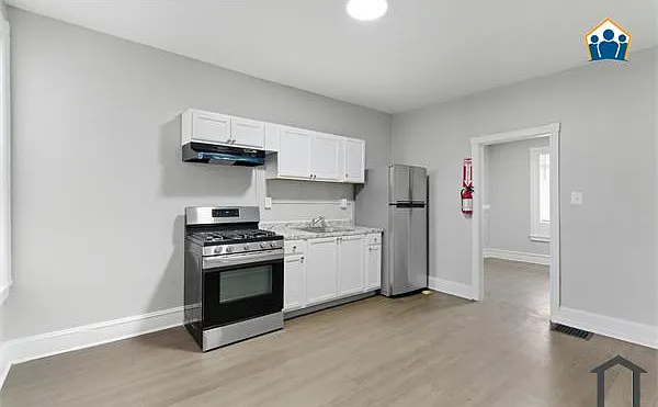 14 N Peach St — Photo 5