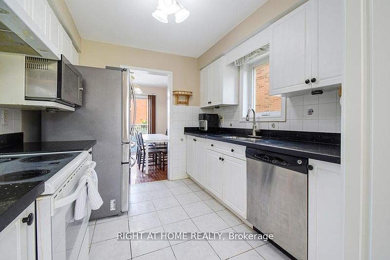 Brampton House for rent - 3 Bedrooms — photo 10