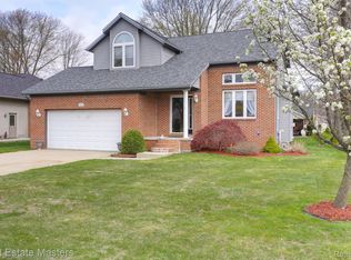 3802 Cedar Ridge Dr, Fort Gratiot, MI 48059