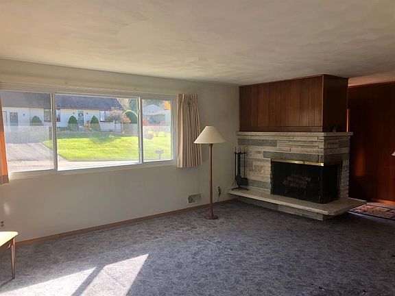 3rd image of 3225 Diana Ln