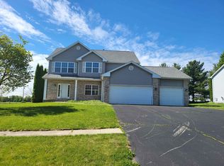 383 Prairie Knoll Dr, Poplar Grove, IL 61065