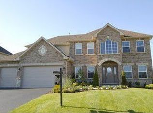 1112 Heartland Dr, Yorkville, IL 60560