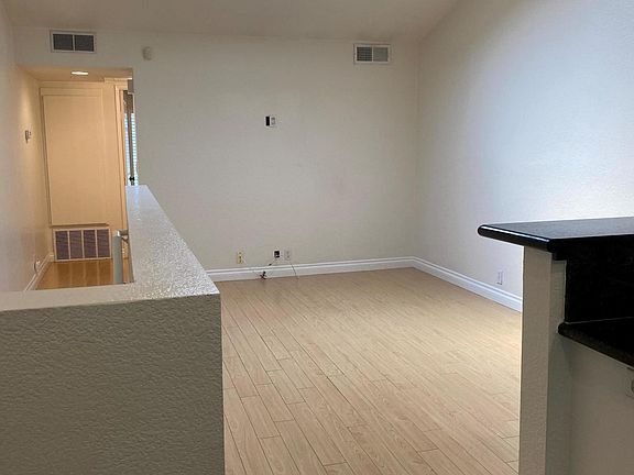 5th image of 137 N Oak Knoll Ave Unit 2
