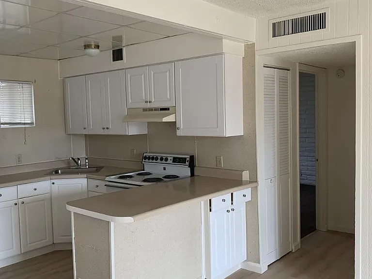 4140 E Cliffside Trl #J — Photo 4
