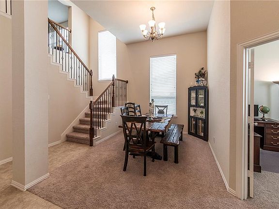 2nd image of 600 Hummingbird Dr