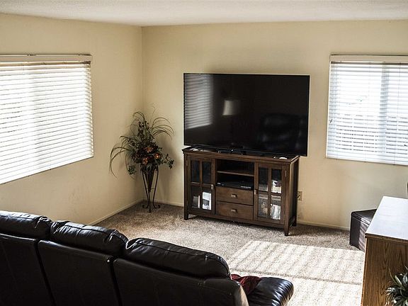 3rd image of 8617 Matterhorn Dr