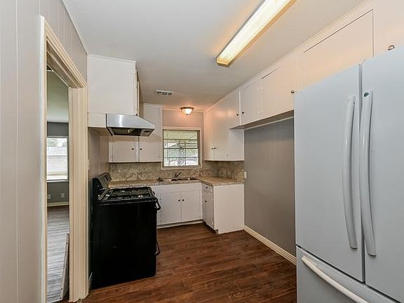 2nd image of 809 Sage Dr