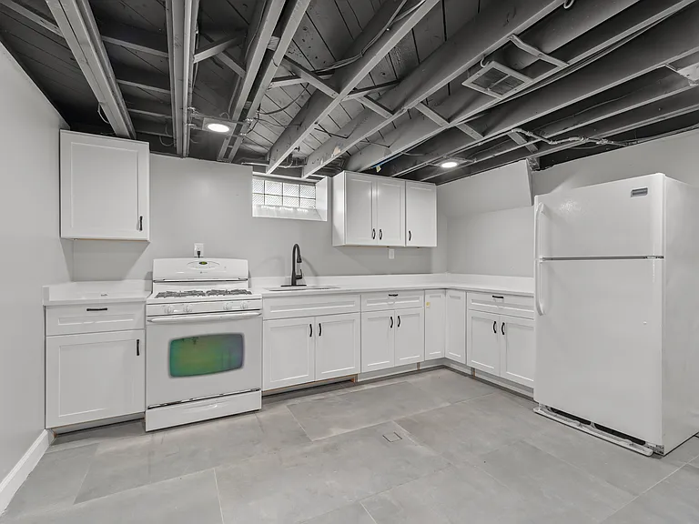 24411 Princeton St — Photo 18