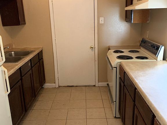 3rd image of 6617 Lake Willow Dr APT B