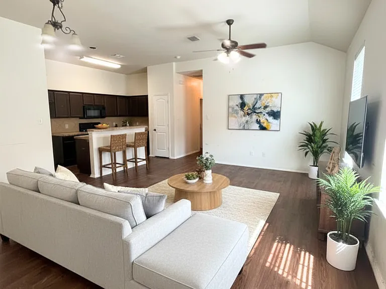 1428 Ravenwood Dr — Photo 2