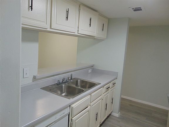 3rd image of 8560 Park Ln #50