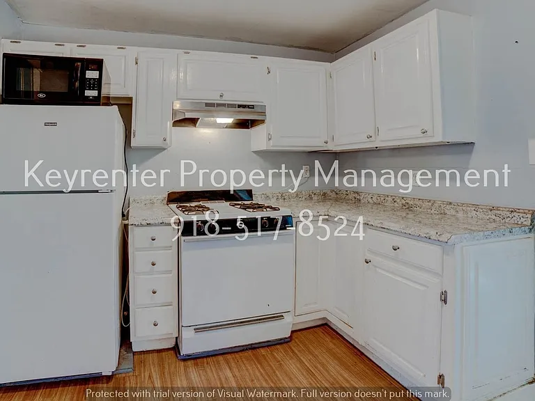 E 4th Street Duplex — Photo 12