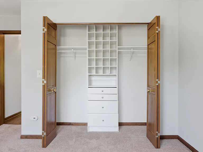 854 Deep Woods Ct — Photo 32