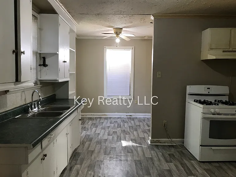 41 Westwood Blvd — Photo 3