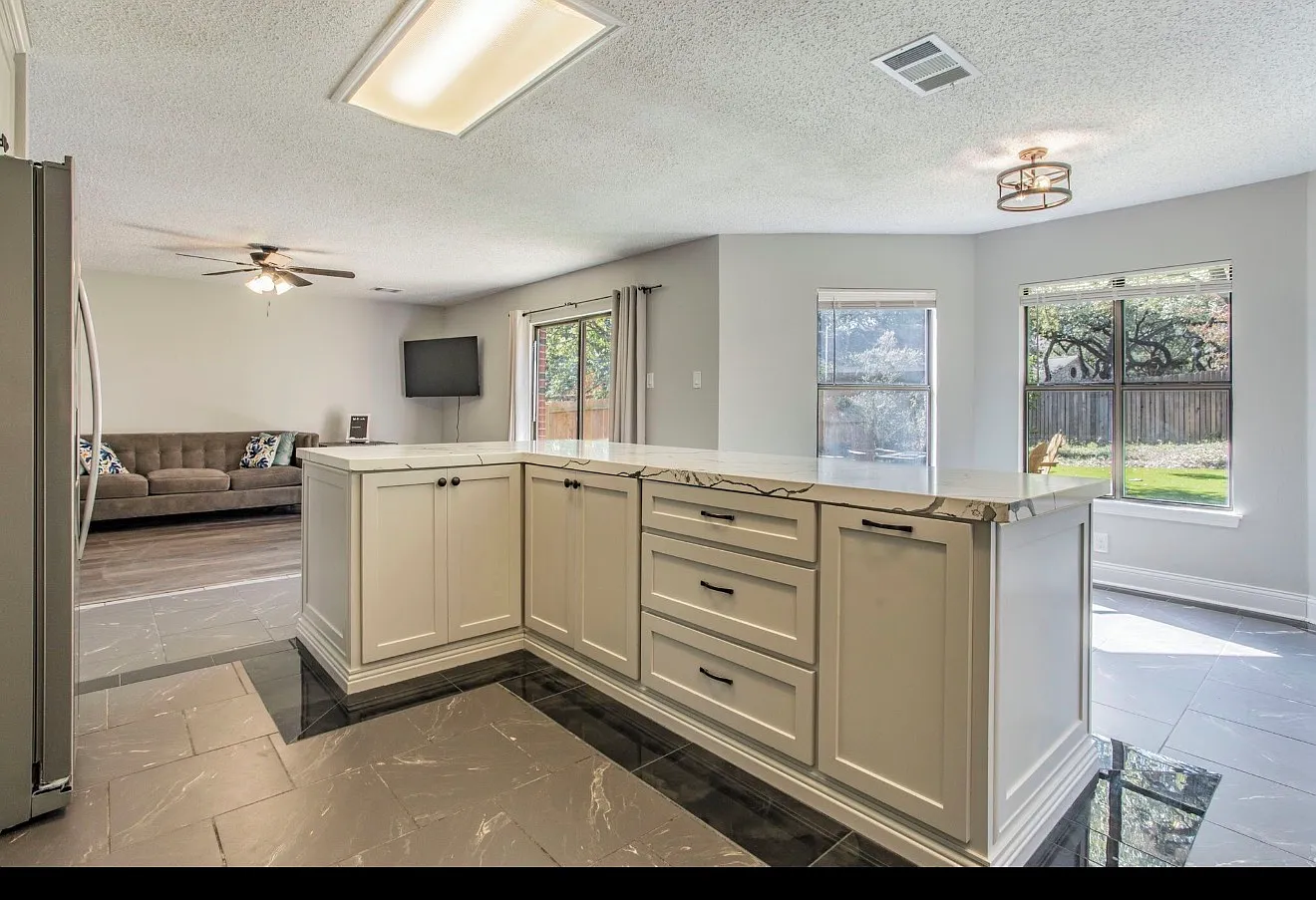 N Hills Village Dr, San Antonio — Photo 2