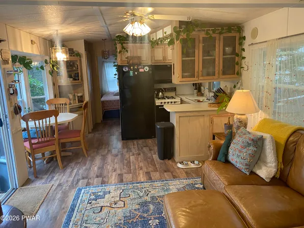 1002 Meghan Ln, Milford, PA 18337