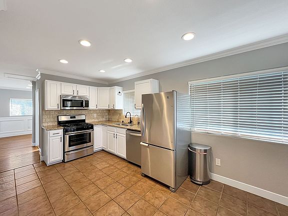 4th image of 4212-14 Hamilton St