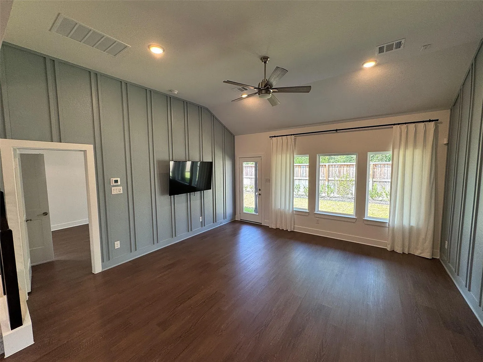 4 bed, 3.0 bath, 2463 sqft, $2,495 — Photo 4