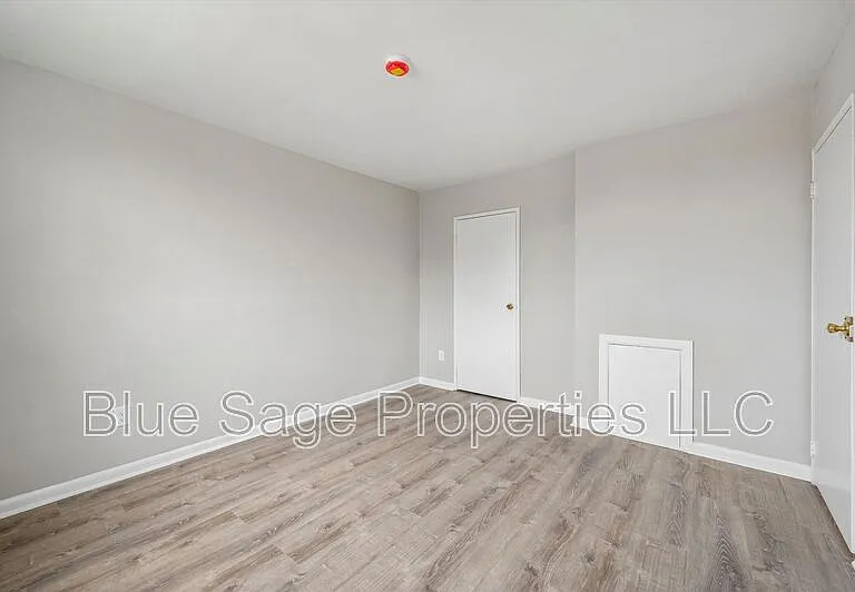 100 E Glenolden Ave #R11 — Photo 15