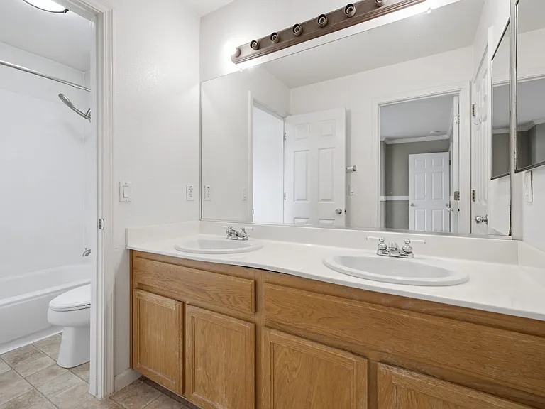 722 Summer Ln — Photo 21