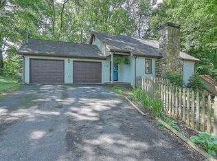 908 Ridgecrest Rd, Johnson City, TN 37604