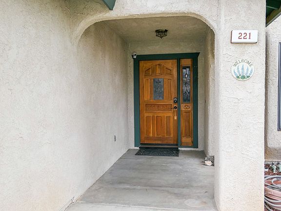 2nd image of 221 Kimberly Ln
