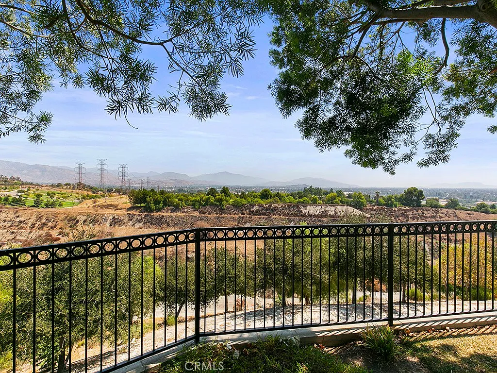 2 bed, 1220 sqft, $3,295 — Photo 3