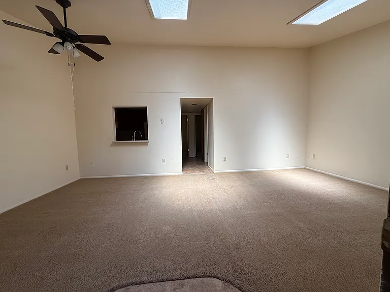108 Rodeo Dr #4 — Photo 2