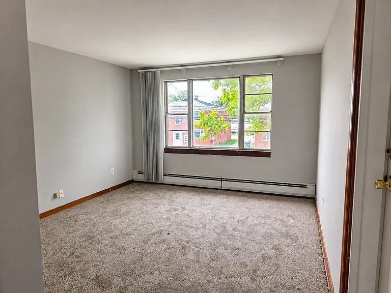 40 Eagan Dr #4 — Photo 2