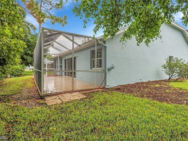22203 Seashore Cir — Photo 44