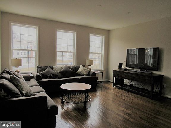 4th image of 1421 Livingston Sq