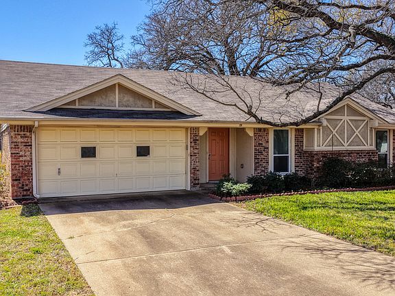 2nd image of 201 Pecan St