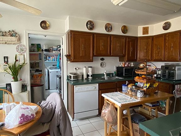 4th image of 1028 Parkland Ln