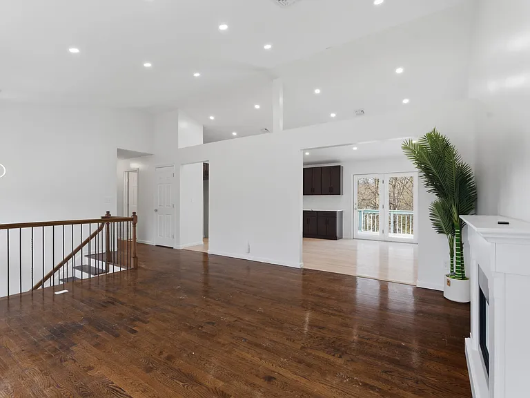 600 Twin Arch Rd — Photo 3